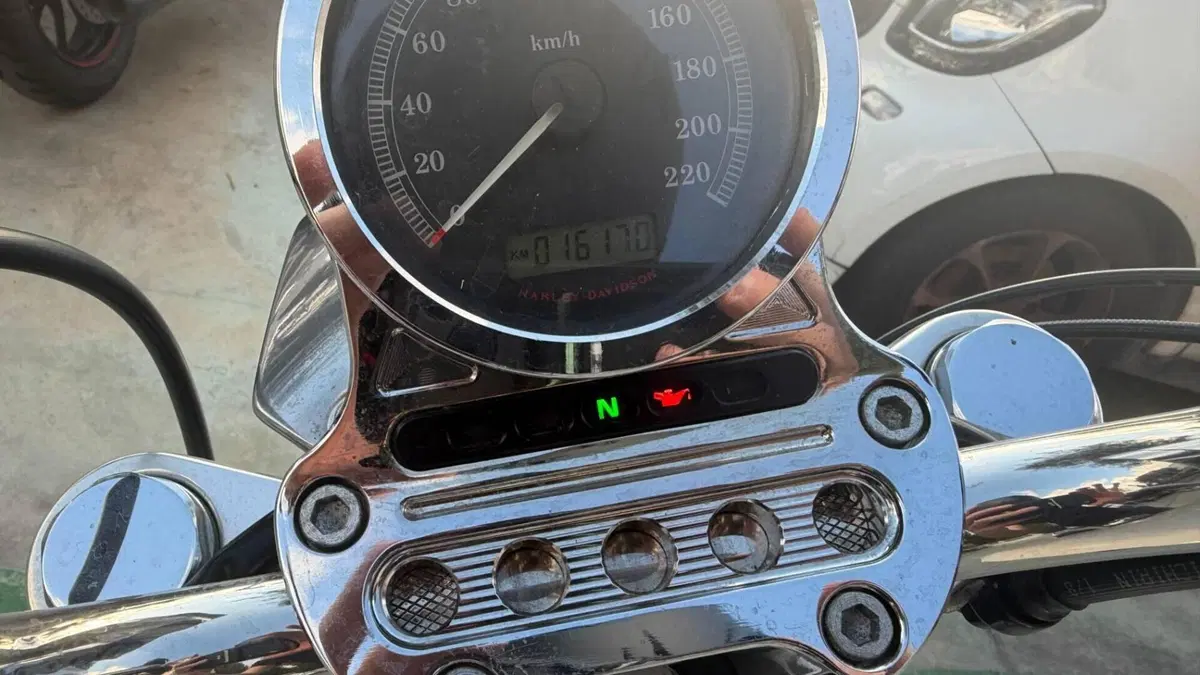 Harley-Davidson 883 SuperLow (2010 - 16) - XL 883L  (3)