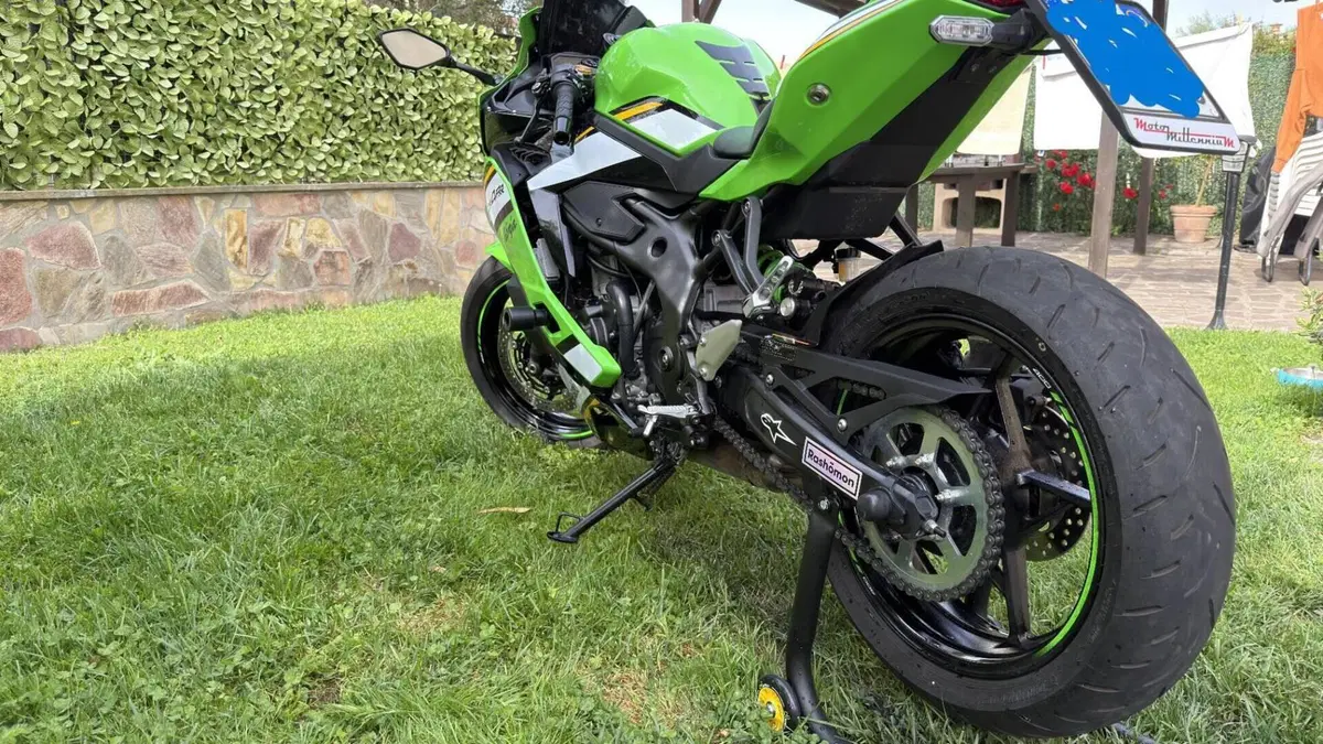 Kawasaki Ninja ZX-4RR (2024 - 26)  (2)