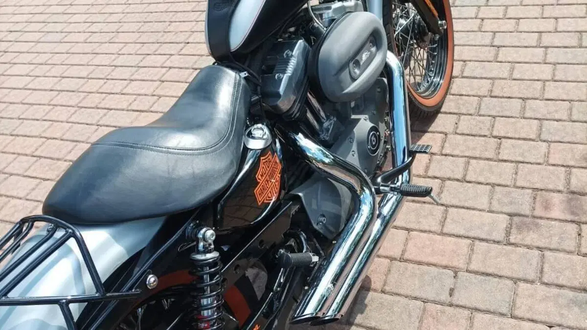 Harley-Davidson 883 (2008 - 09) - XL  (2)