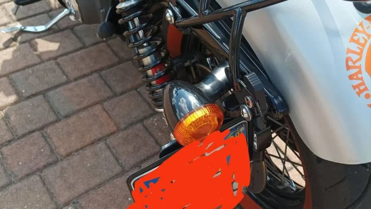 Harley-Davidson 883 (2008 - 09) - XL  (8)