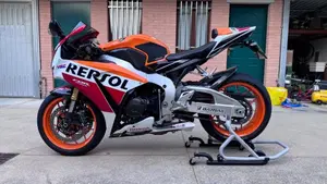 Honda CBR 1000 RR Fireblade (2012 - 16)  (2)