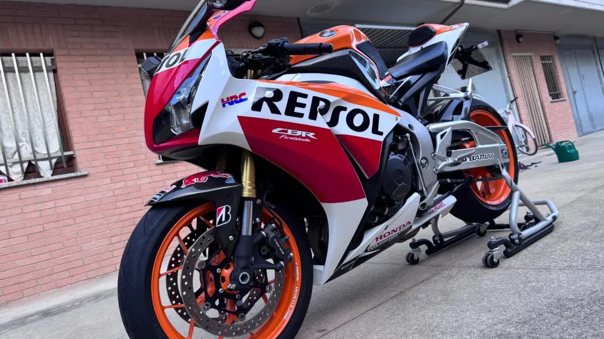 Honda CBR 1000 RR Fireblade (2012 - 16)  (3)