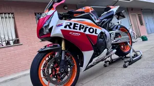 Honda CBR 1000 RR Fireblade (2012 - 16)  (3)