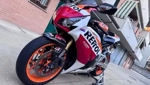 Honda CBR 1000 RR Fireblade (2012 - 16)  (4)