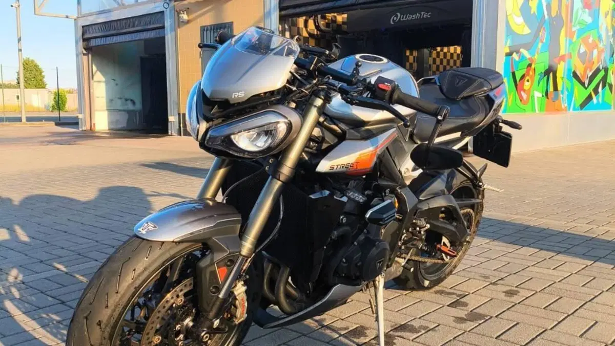 Triumph Street Triple 765 RS (2023 - 26)  (2)