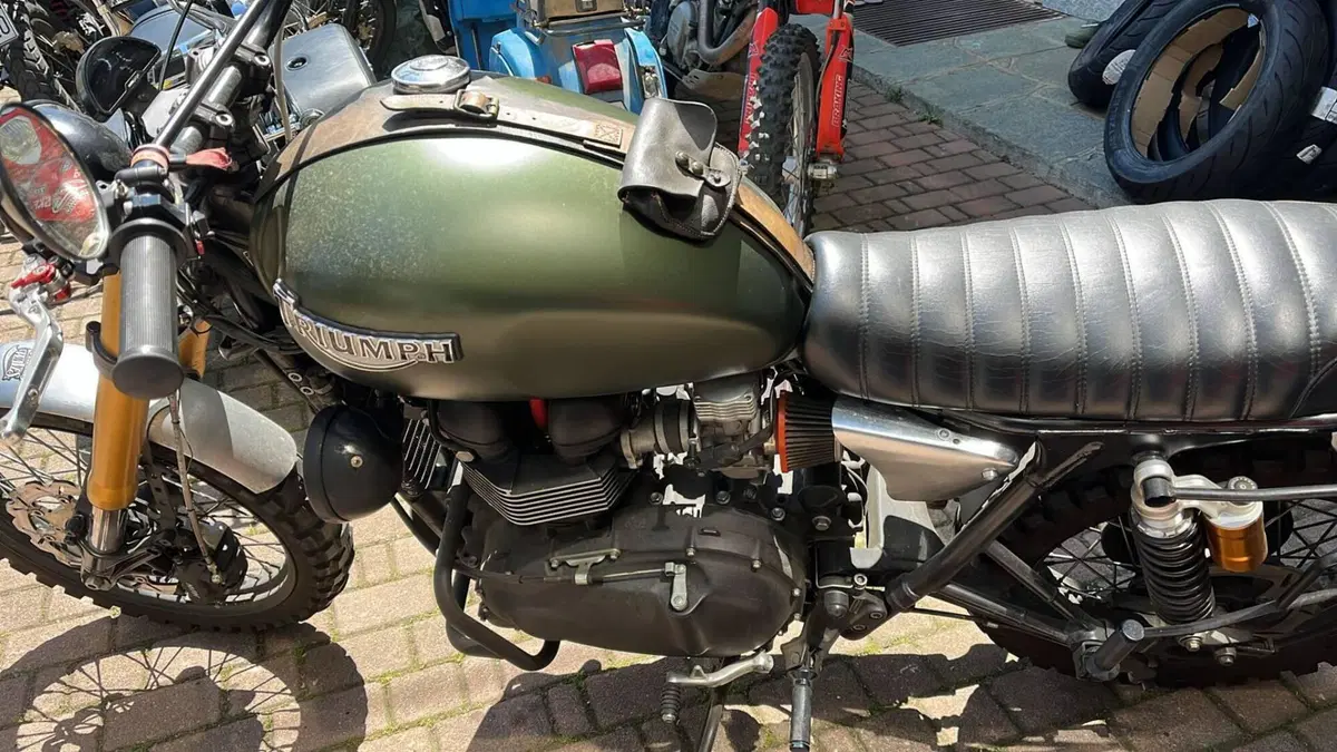 Triumph Scrambler (2006 - 17)  (3)