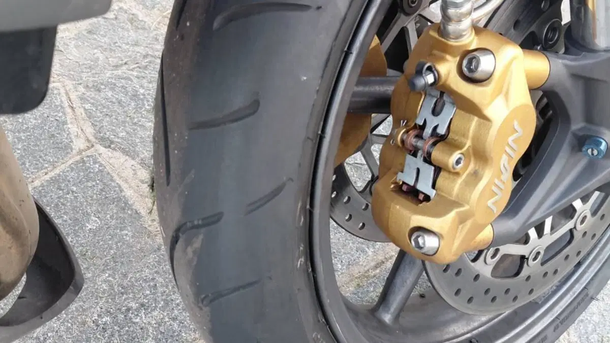 Triumph Street Triple R (2009 - 12)  (2)