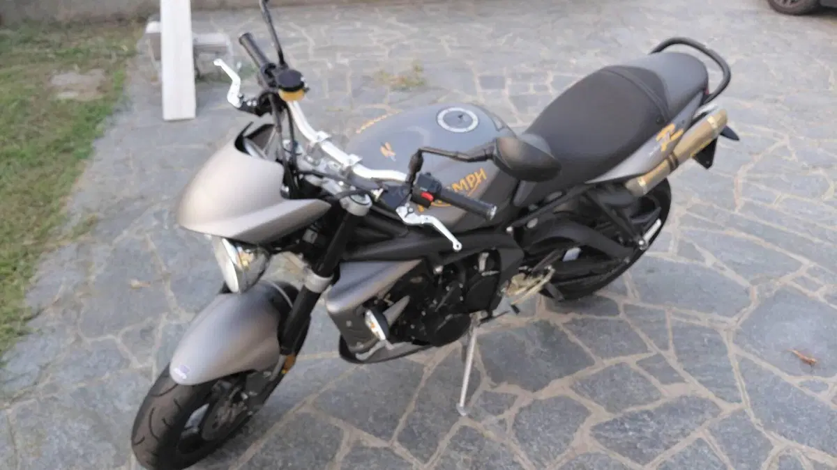 Triumph Street Triple R (2009 - 12)  (6)