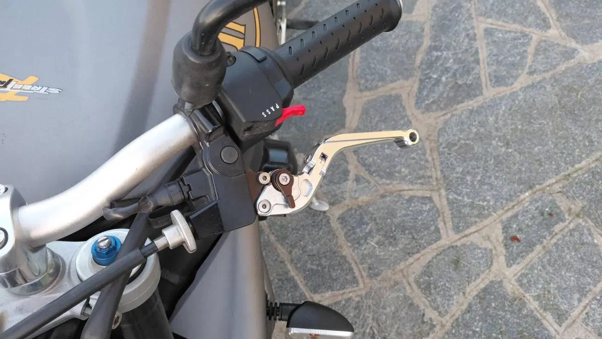 Triumph Street Triple R (2009 - 12)  (8)