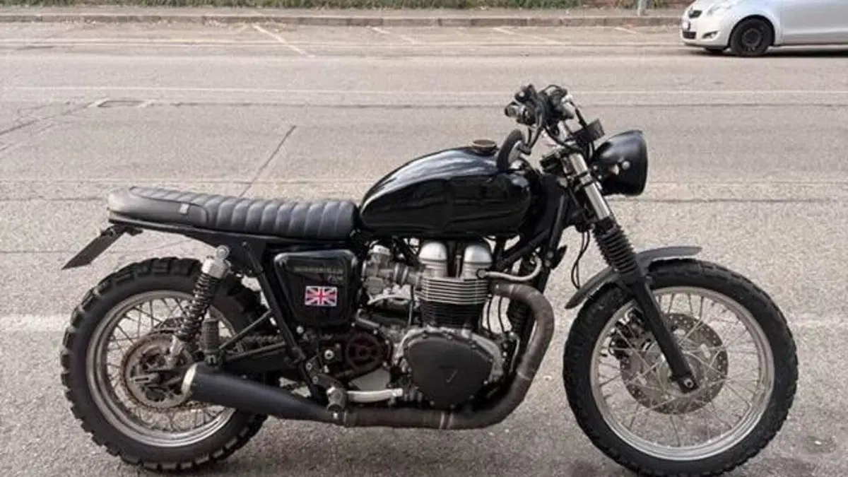 Triumph Bonneville T100 (2008 - 16)  (2)