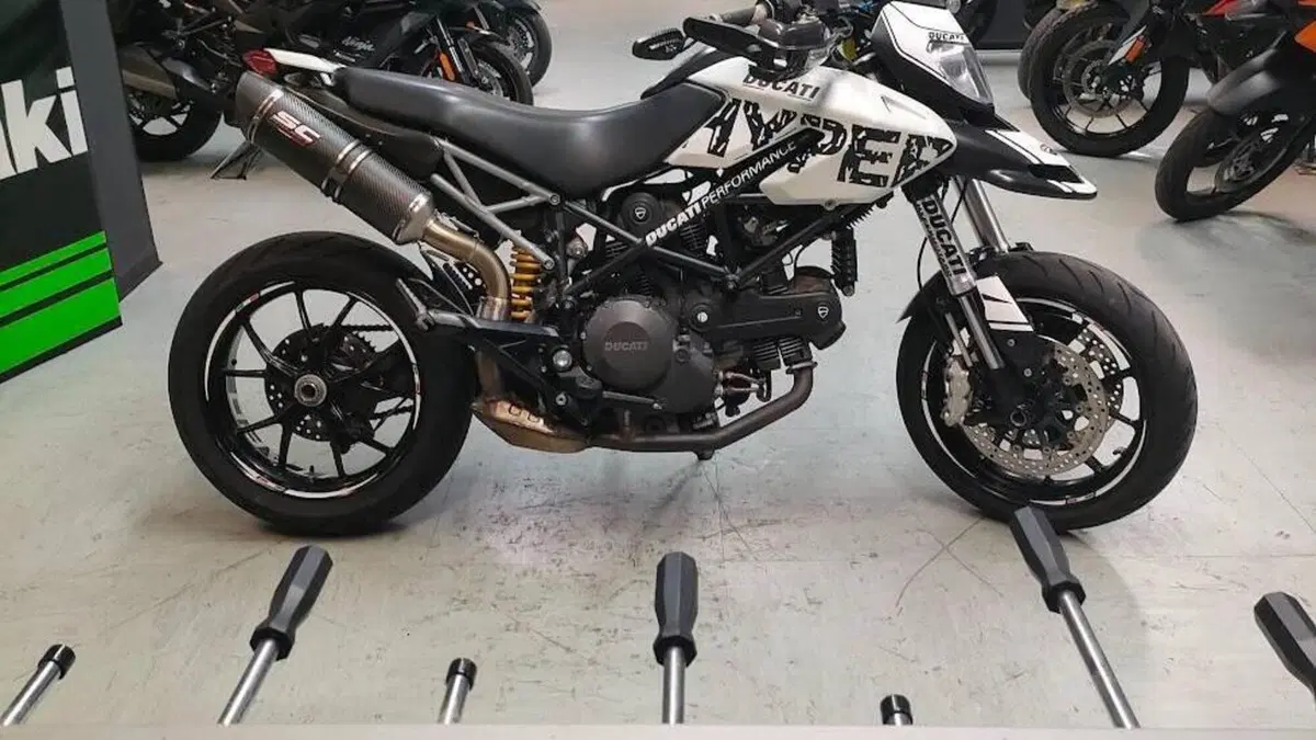 Ducati Hypermotard 796 (2012)  (6)