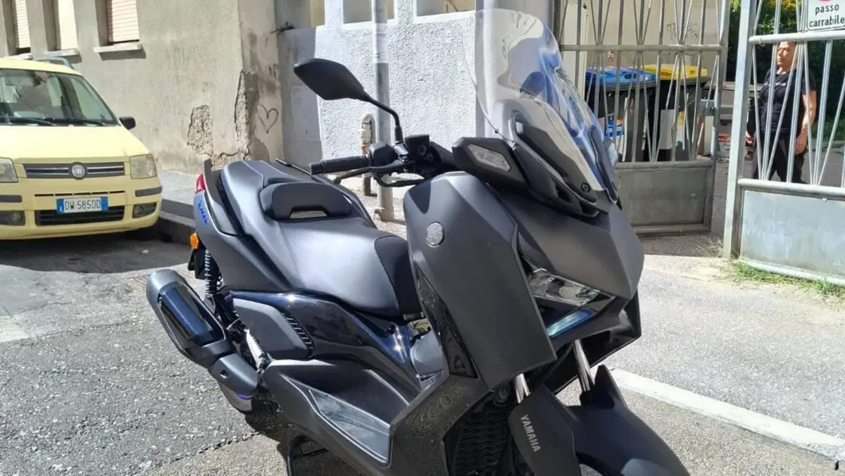 Yamaha X-Max 300 (2025 - 26)  (2)