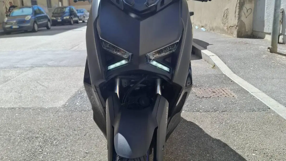 Yamaha X-Max 300 (2025 - 26)  (3)
