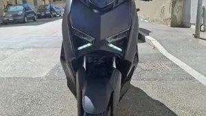 Yamaha X-Max 300 (2025 - 26)  (3)