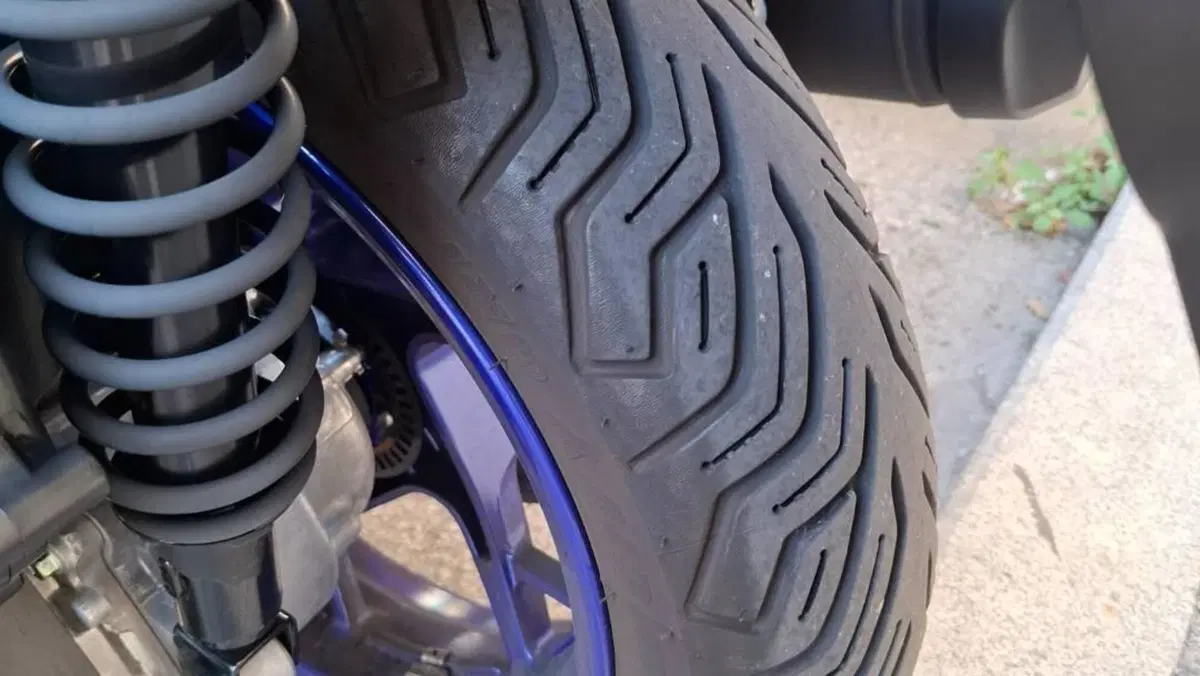 Yamaha X-Max 300 (2025 - 26)  (9)