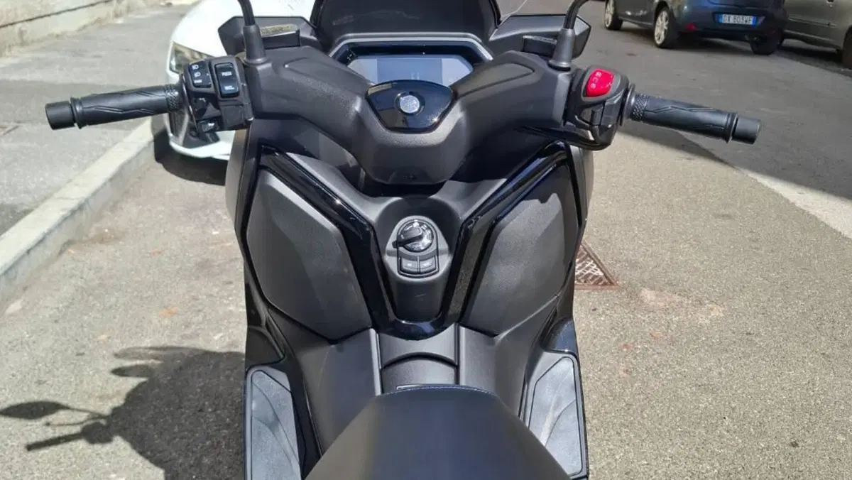 Yamaha X-Max 300 (2025 - 26)  (10)
