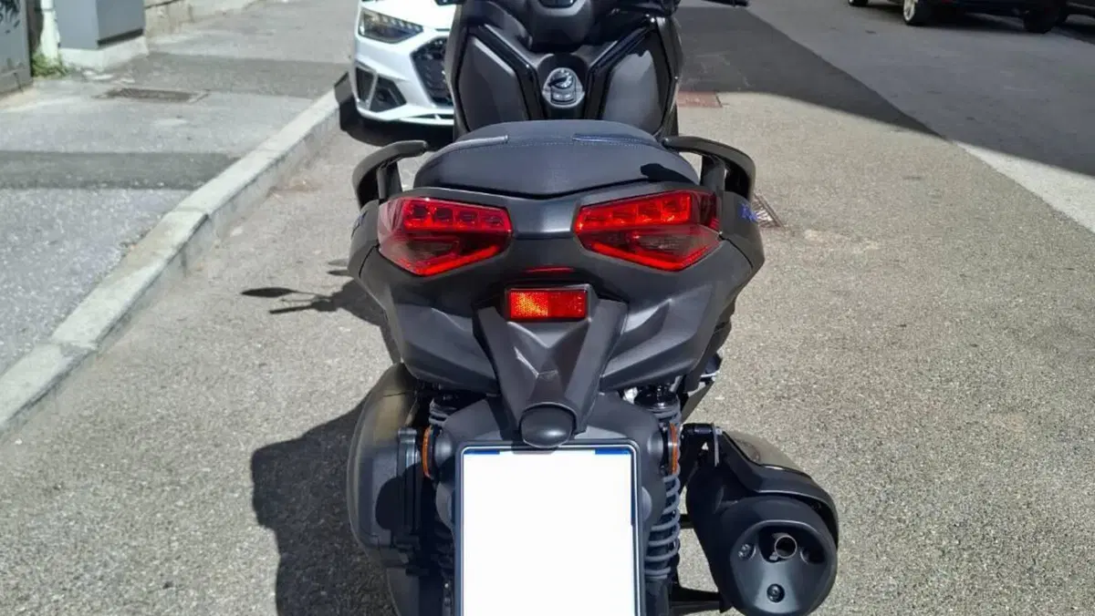 Yamaha X-Max 300 (2025 - 26)  (13)