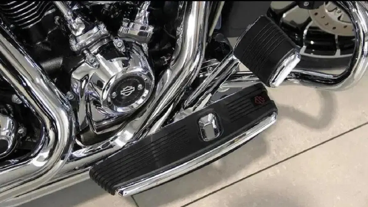 Harley-Davidson 117 Street Glide (2018 - 20) - FLHXSE 