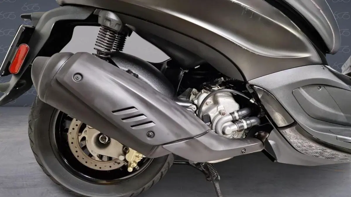 Piaggio Beverly 300 i.e. ABS-ASR (2016 - 20)  (5)
