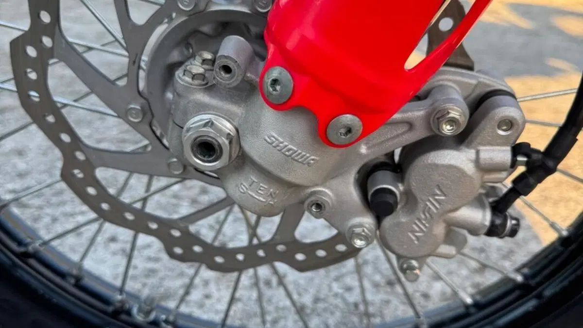 Honda CRF 250R (2024)  (4)