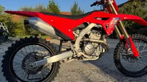 Honda CRF 250R (2024)  (5)