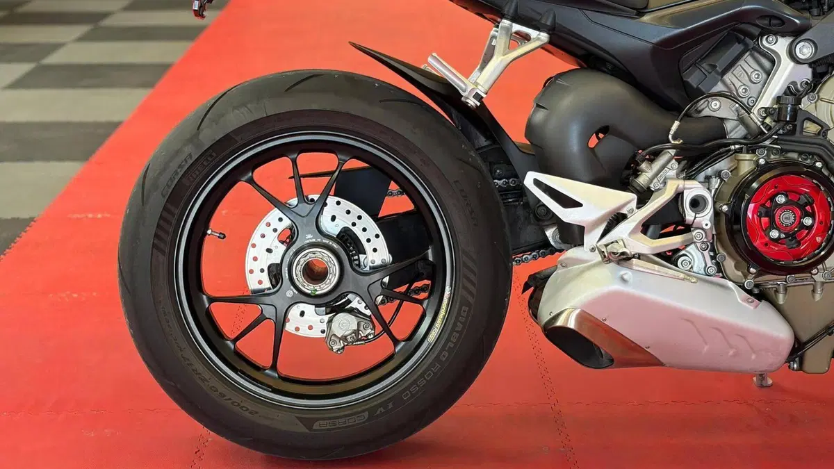 Ducati Streetfighter V4 1100 S (2021 - 22)  (3)