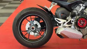 Ducati Streetfighter V4 1100 S (2021 - 22)  (3)