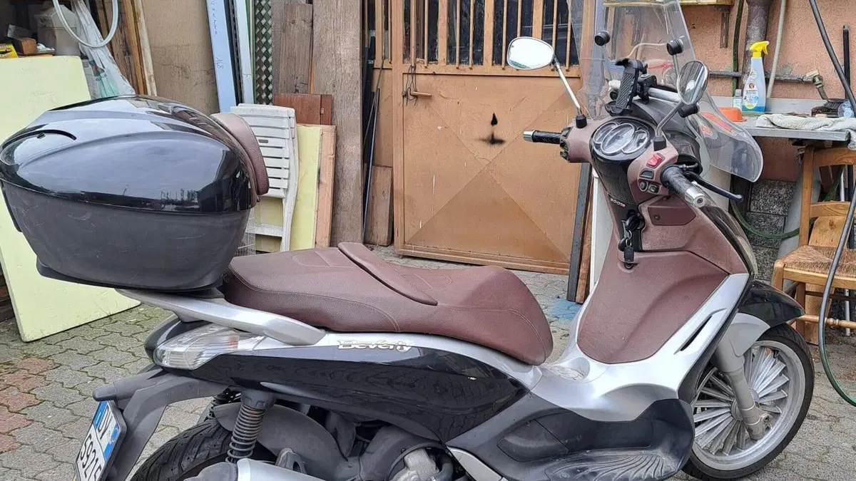 Piaggio Beverly 300 i.e. (2010 - 16)  (2)