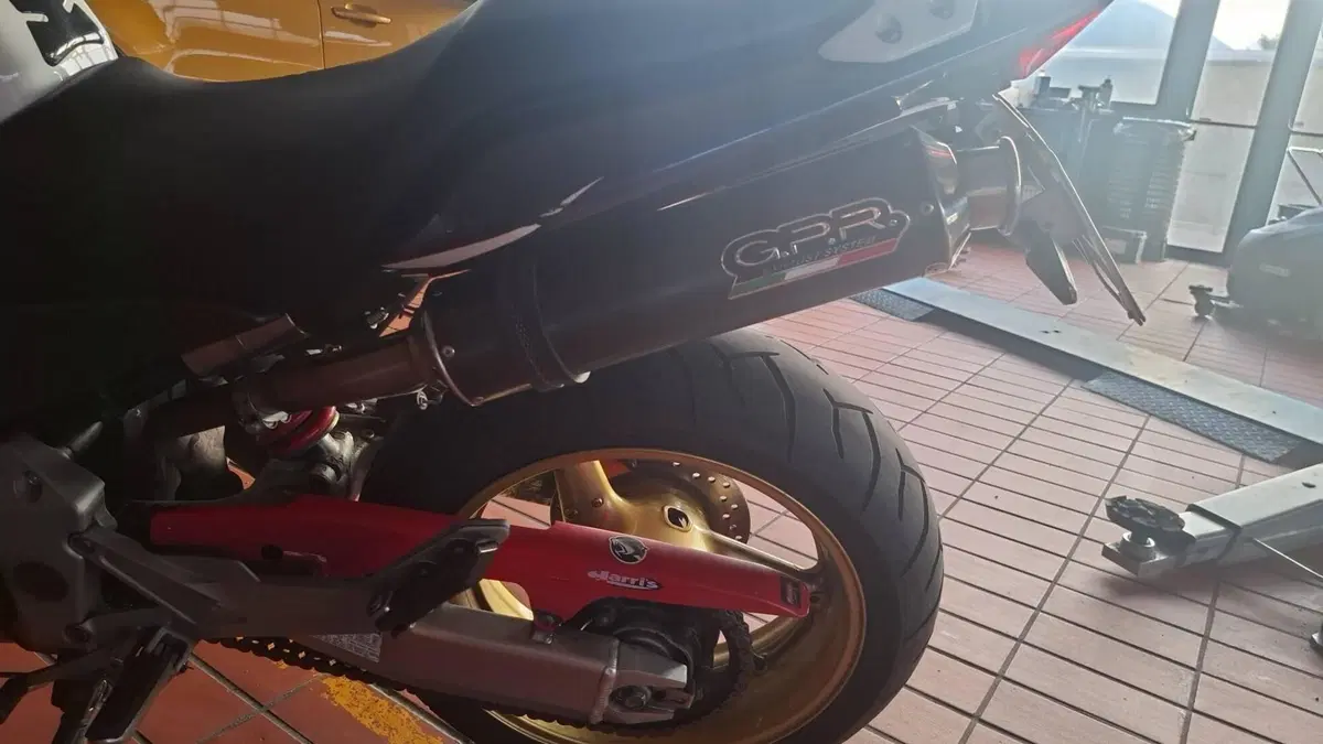 Honda Hornet 900  (2)