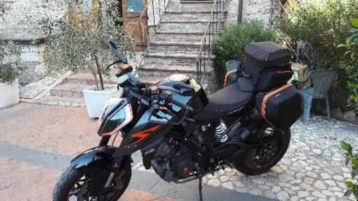KTM 1290 Super Duke R (2019)  (2)