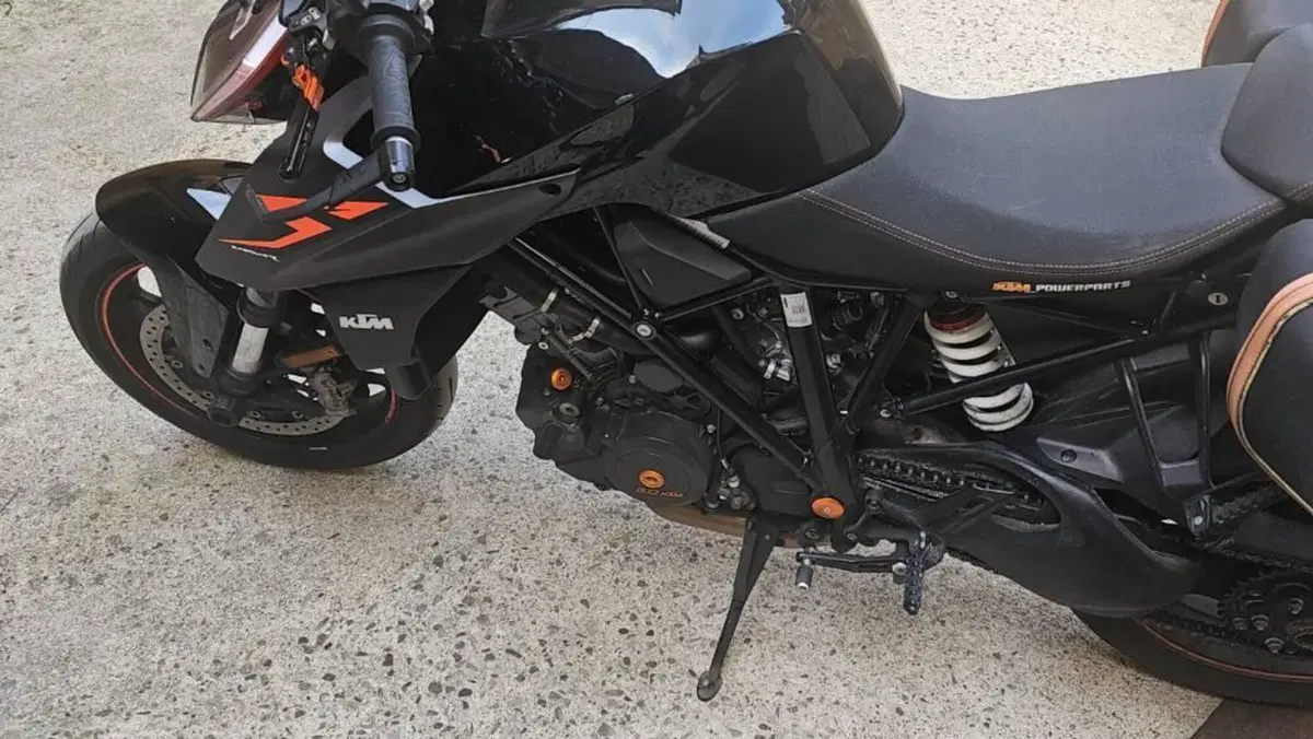 KTM 1290 Super Duke R (2019)  (8)