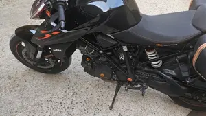 KTM 1290 Super Duke R (2019)  (8)