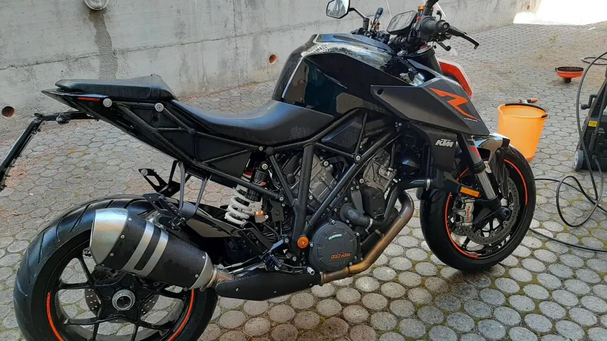 KTM 1290 Super Duke R (2019)  (10)