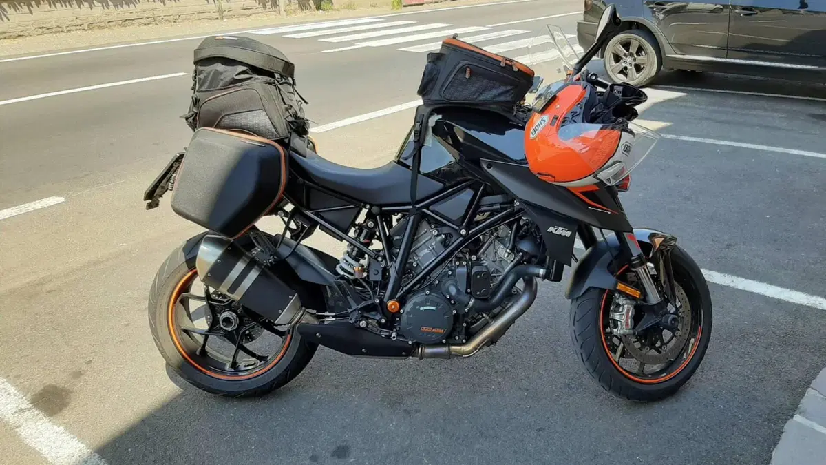 KTM 1290 Super Duke R (2019)  (12)