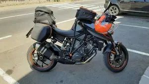 KTM 1290 Super Duke R (2019)  (12)