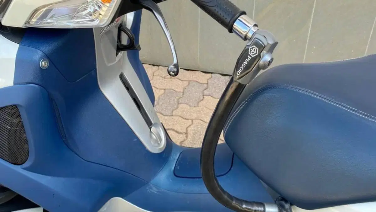 Piaggio Mp3 300 ie Yourban ERL (2011 - 17)  (2)