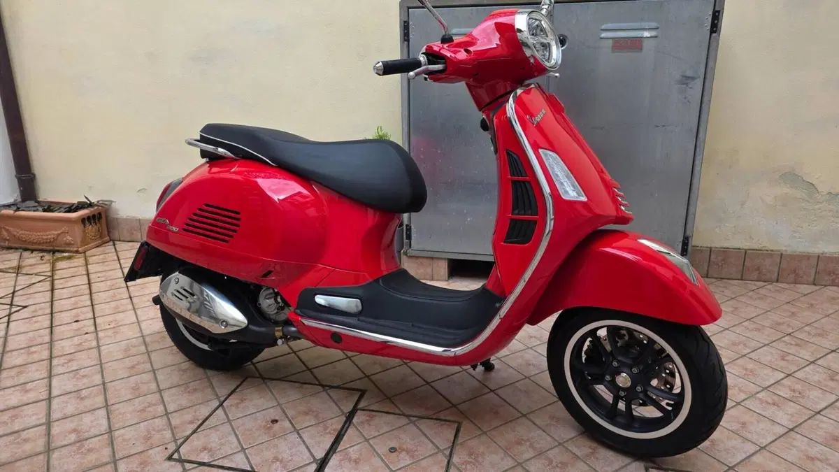 Vespa GTS 300 Super (2023 - 24)  (2)