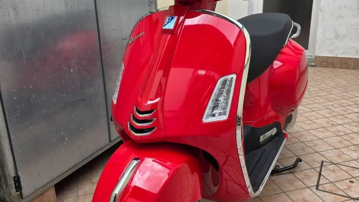 Vespa GTS 300 Super (2023 - 24)  (4)