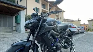 Yamaha MT-09 (2017 - 20)  (2)