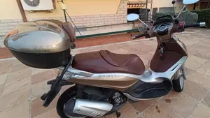 Piaggio Beverly 300 i.e. (2010 - 16)  (2)