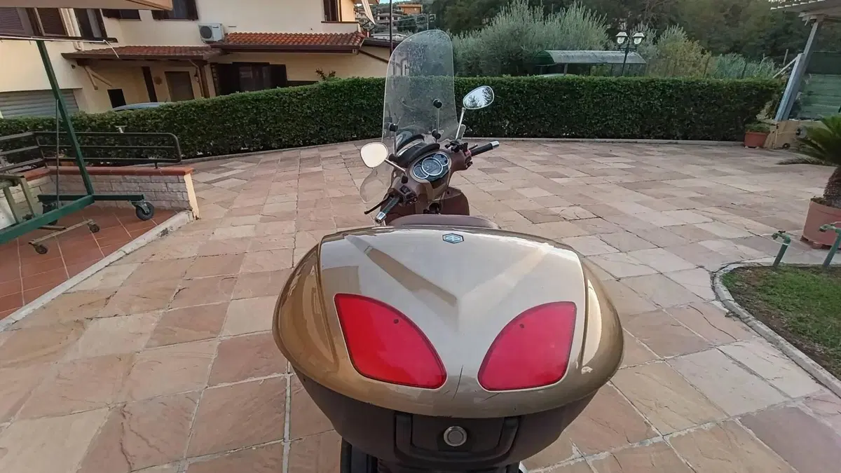 Piaggio Beverly 300 i.e. (2010 - 16)  (6)