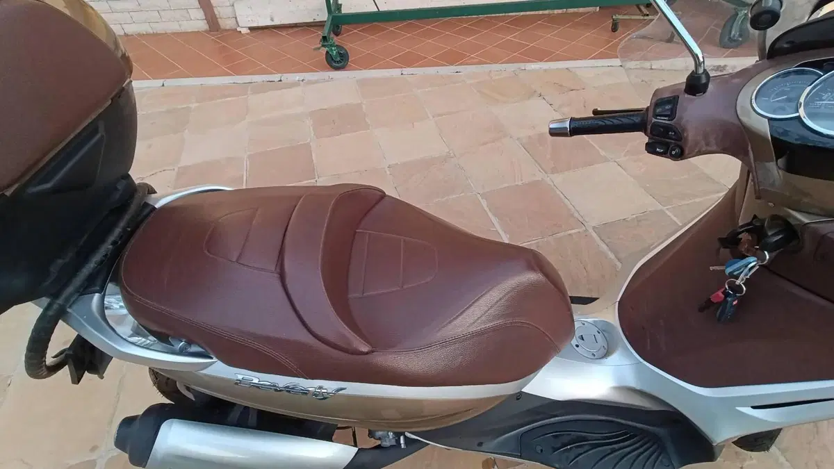 Piaggio Beverly 300 i.e. (2010 - 16)  (7)