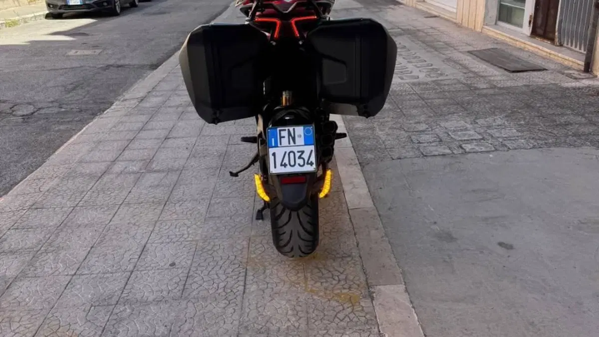 MV Agusta Turismo Veloce 800 RC SCS (2022 - 26)  (6)