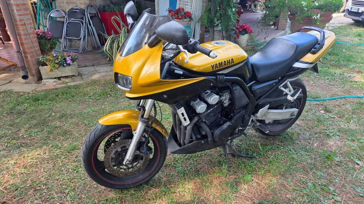 Yamaha FZS 600 Fazer (1998 - 01)  (3)