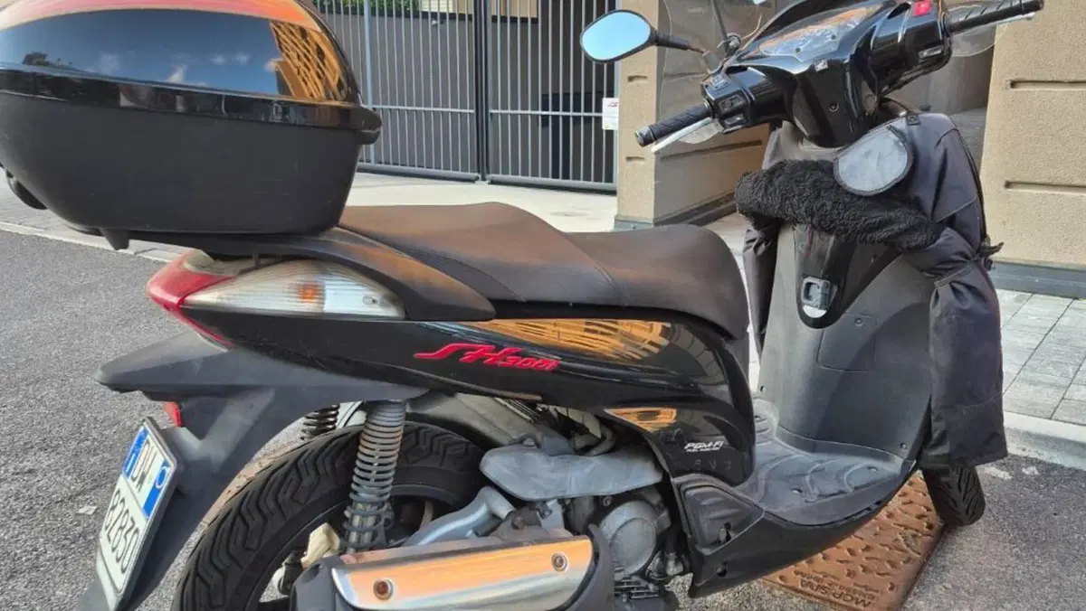 Honda SH 300 i (2011 - 14)  (3)