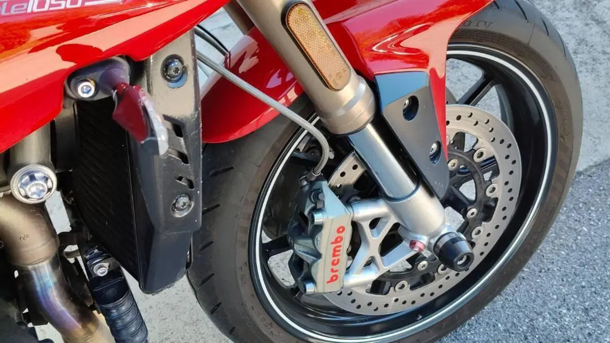 Triumph Speed Triple 1050 S ABS (2016 - 17)  (4)