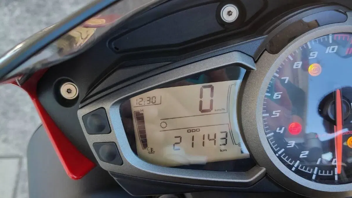 Triumph Speed Triple 1050 S ABS (2016 - 17)  (6)