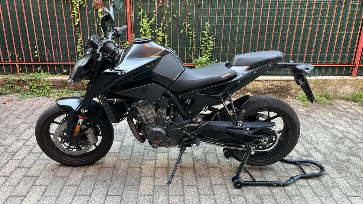 KTM 890 Duke (2021 - 23)  (4)