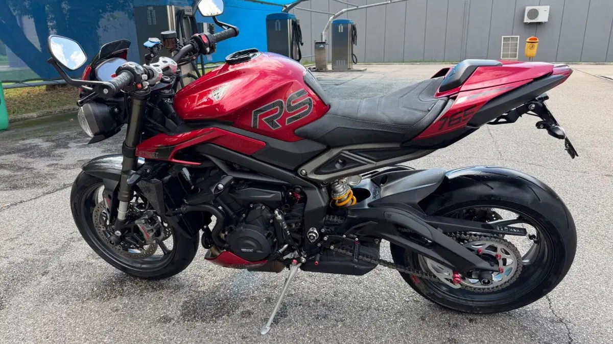 Triumph Street Triple 765 RS (2023 - 26)  (2)