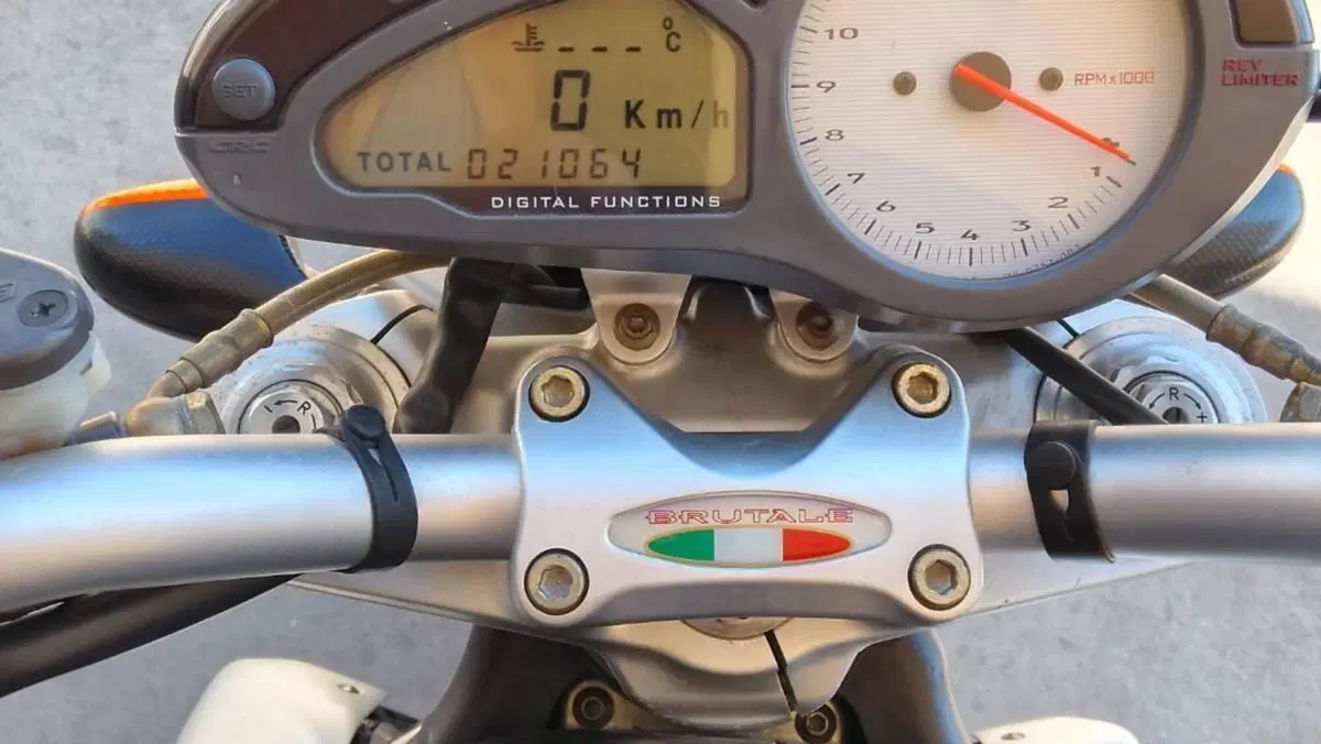 MV Agusta Brutale 750 S (2002 - 06)  (8)